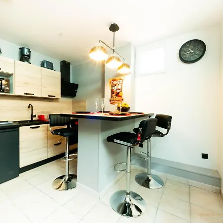 Apartment Centre Historique - Free Parking - Self Checkin - Wifi - Industriel - Sleepntripbeziers *