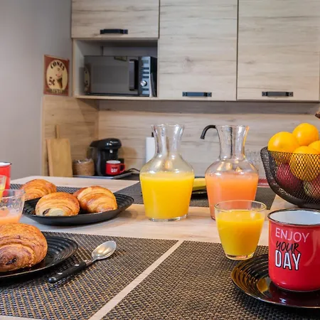 Apartment Centre Historique - Free Parking - Self Checkin - Wifi - Industriel - Sleepntripbeziers Beziers